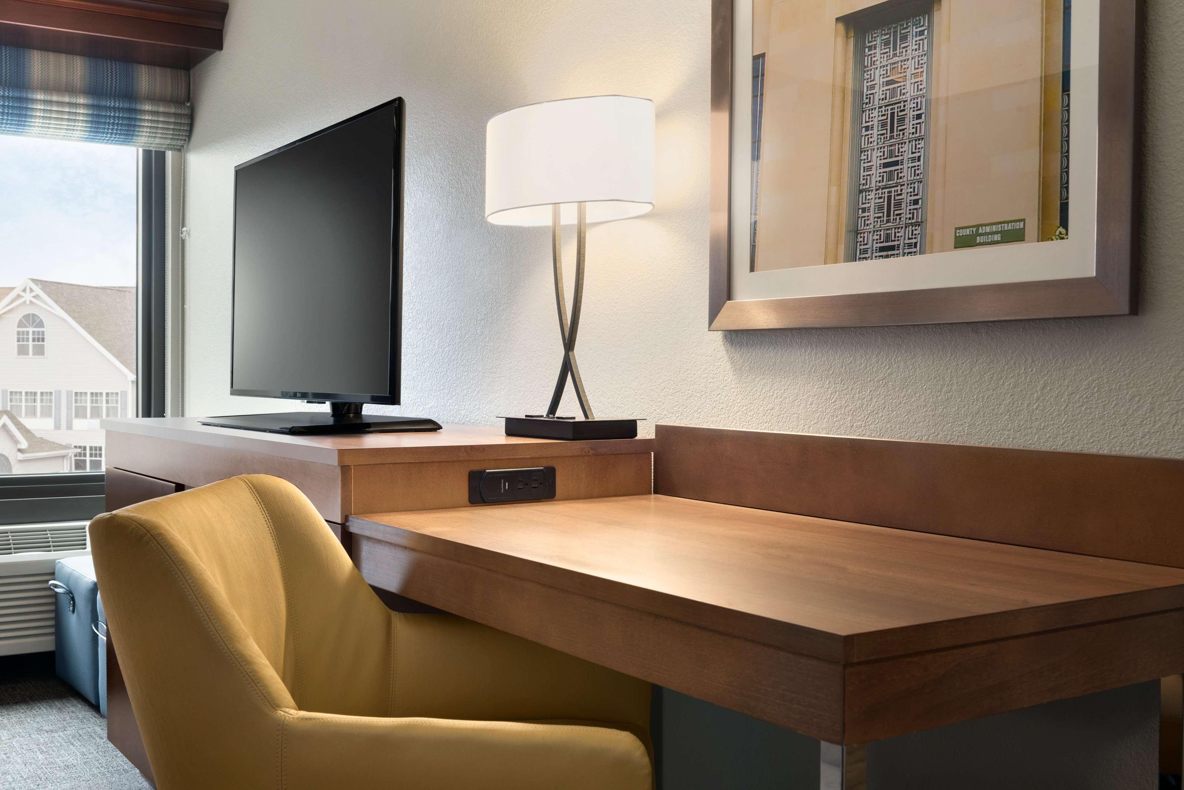 Hampton Inn Appleton-Fox River Mall Area Buitenkant foto