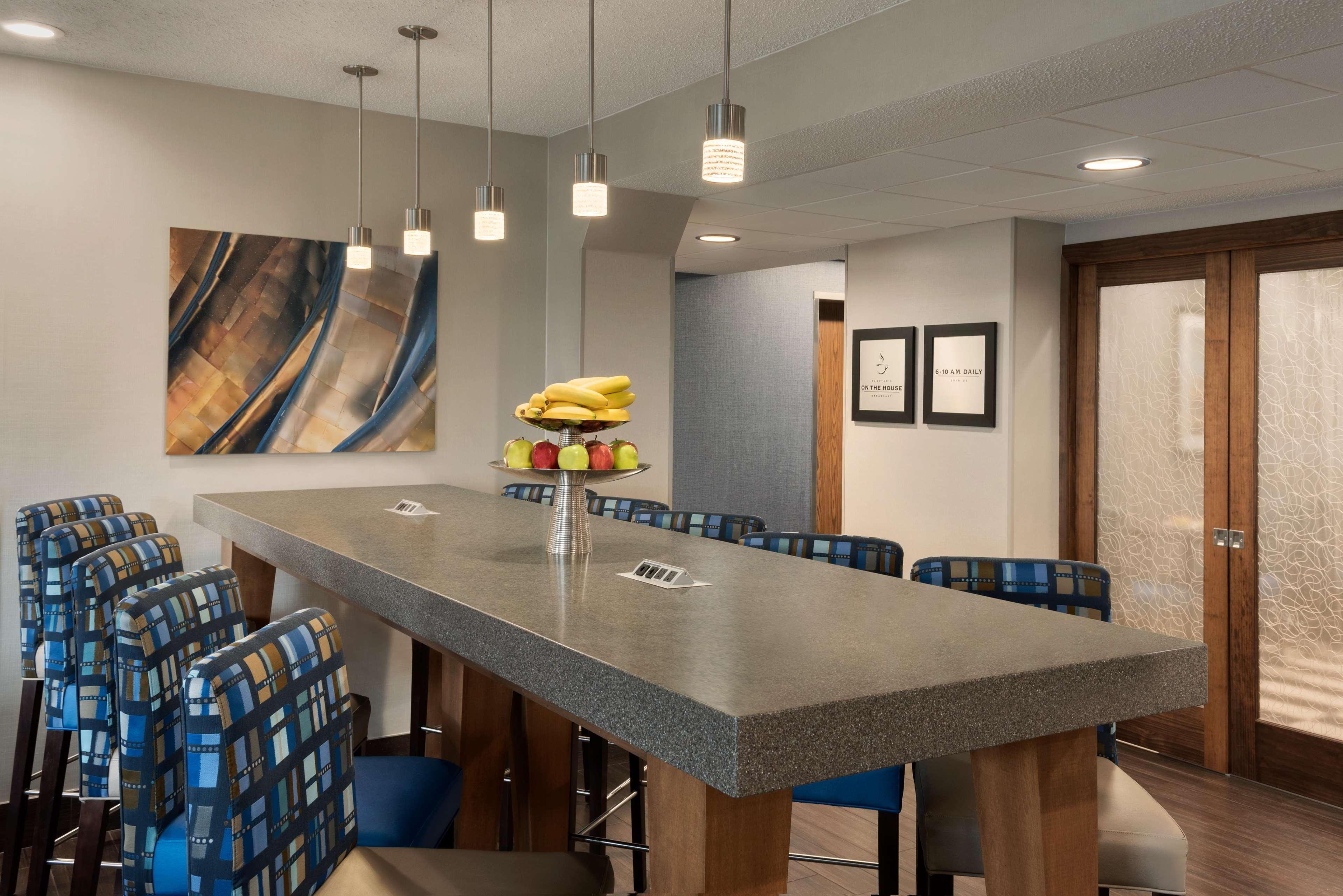 Hampton Inn Appleton-Fox River Mall Area Buitenkant foto