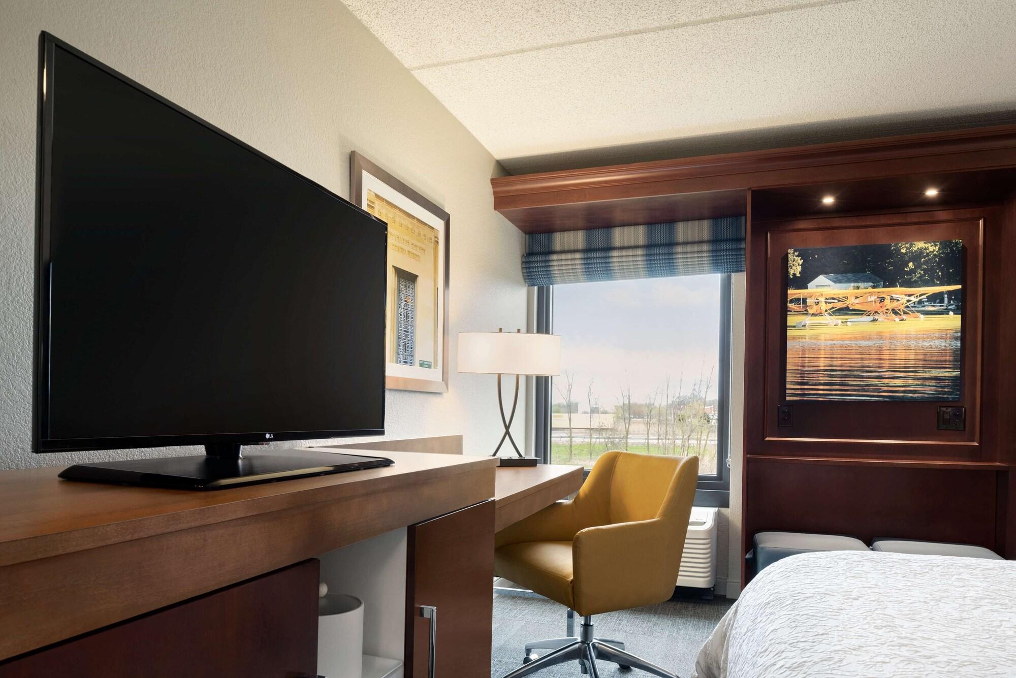 Hampton Inn Appleton-Fox River Mall Area Buitenkant foto