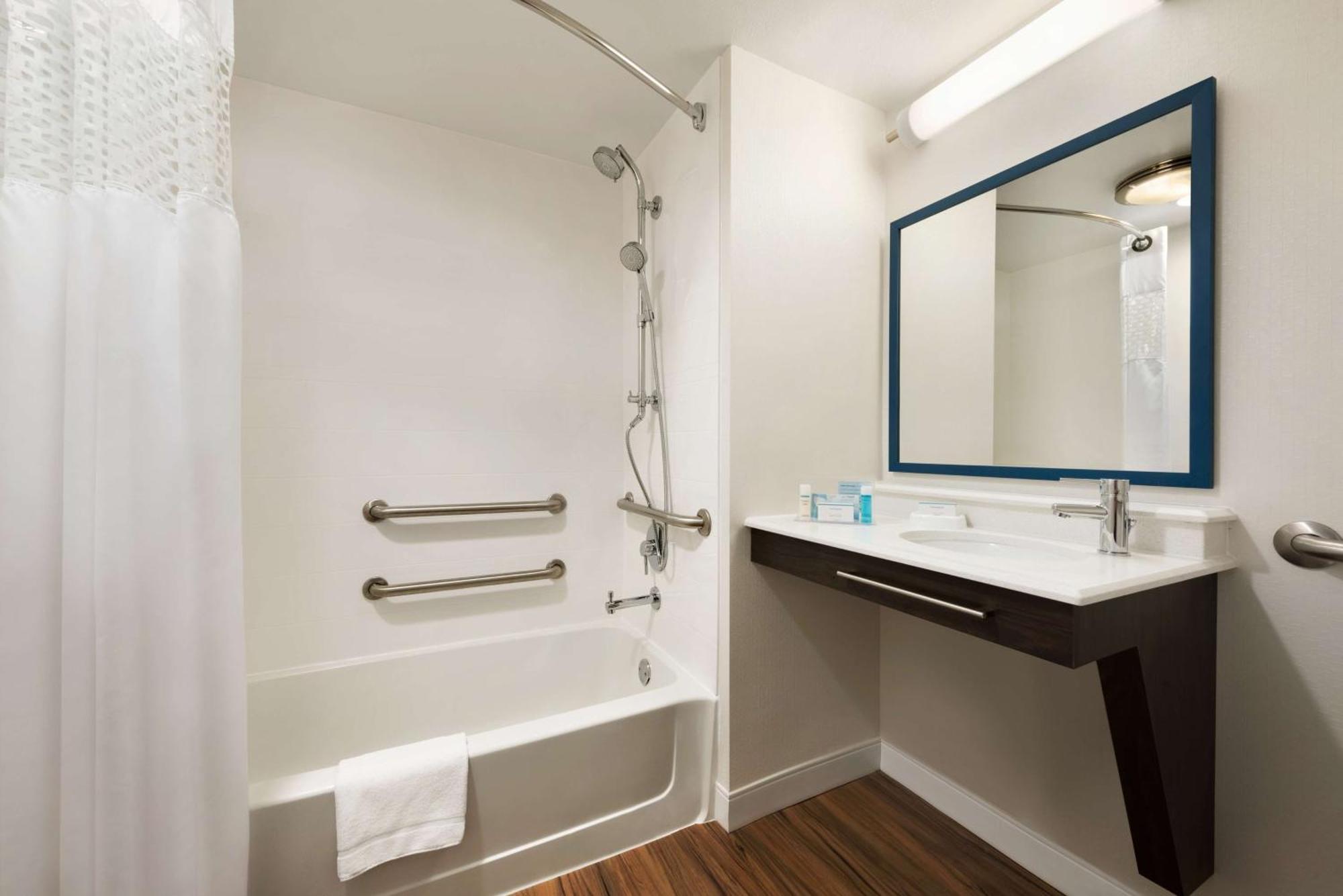 Hampton Inn Appleton-Fox River Mall Area Buitenkant foto