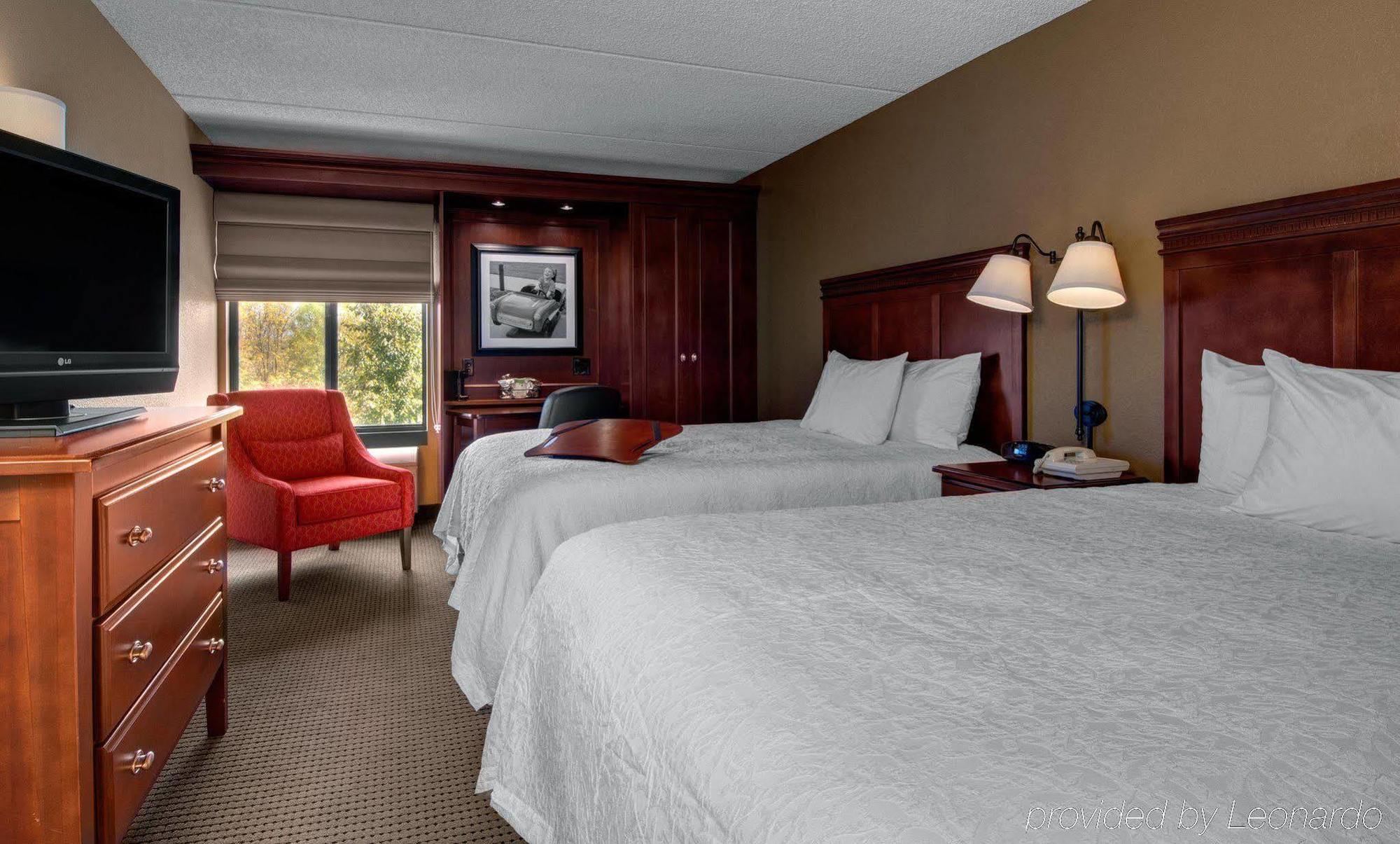 Hampton Inn Appleton-Fox River Mall Area Buitenkant foto