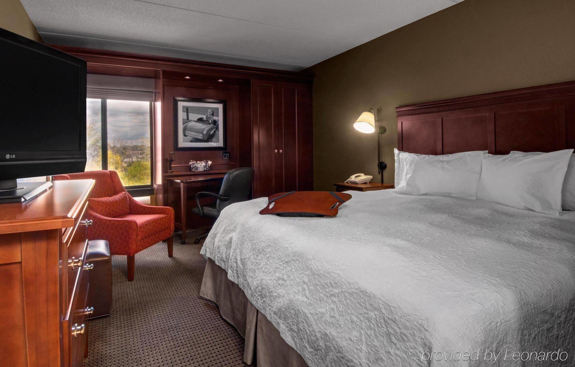 Hampton Inn Appleton-Fox River Mall Area Buitenkant foto